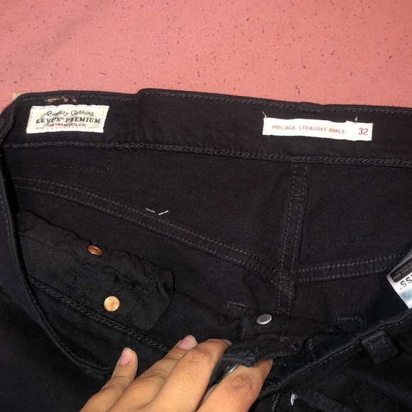 Rib cage Straight Ankle Levi Jeans. Only worn once by original owner! - Picture 5 of 7